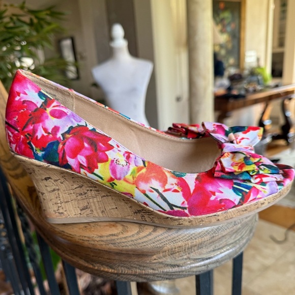 Dex flex comfort ladies floral wedges very good condition nine wide 3 inch heel - Picture 5 of 9